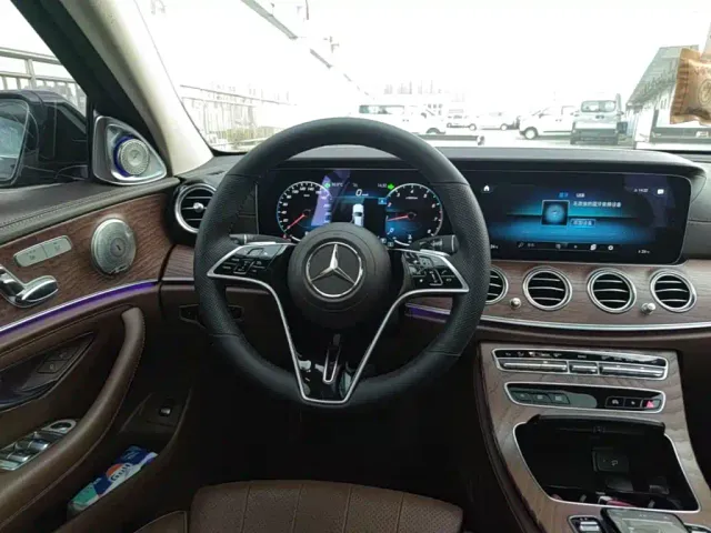 Mercedes-Benz E-Class — Фото автомобиля 10