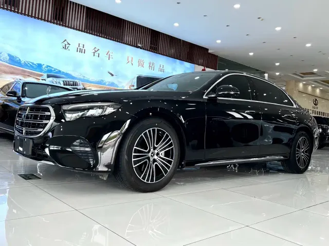 Mercedes-Benz E-Class — Фото автомобиля 2