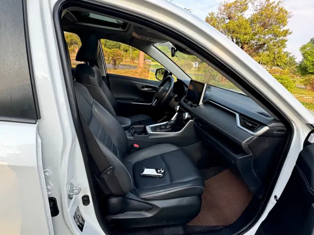 Toyota RAV4 — Фото автомобиля 13