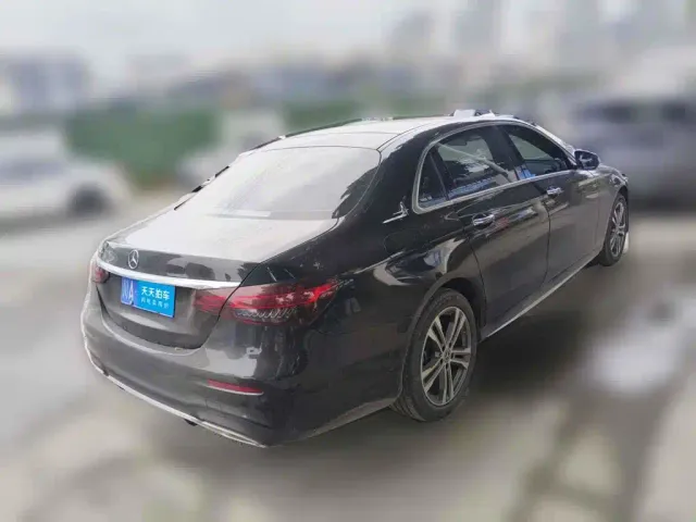 Mercedes-Benz E-Class — Фото автомобиля 2