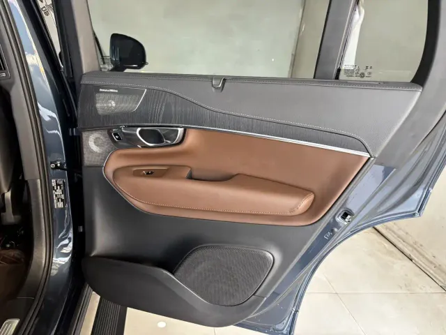 Volvo XC90 — Фото автомобиля 23