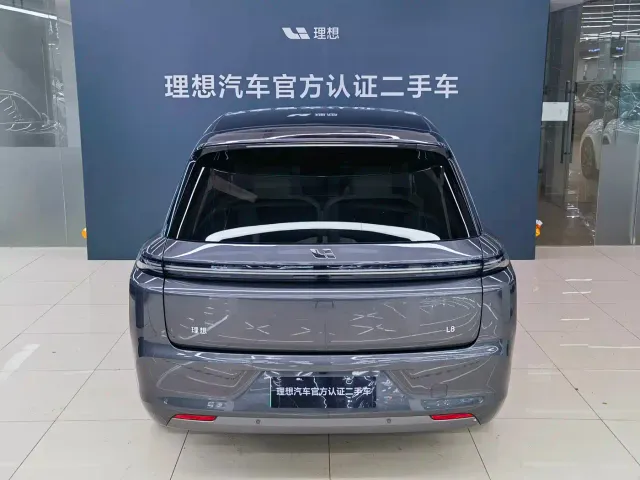 Li Auto L8 — Фото автомобиля 10