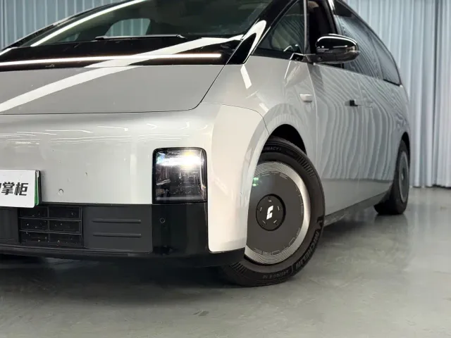 Li Auto MEGA — Фото автомобиля 2