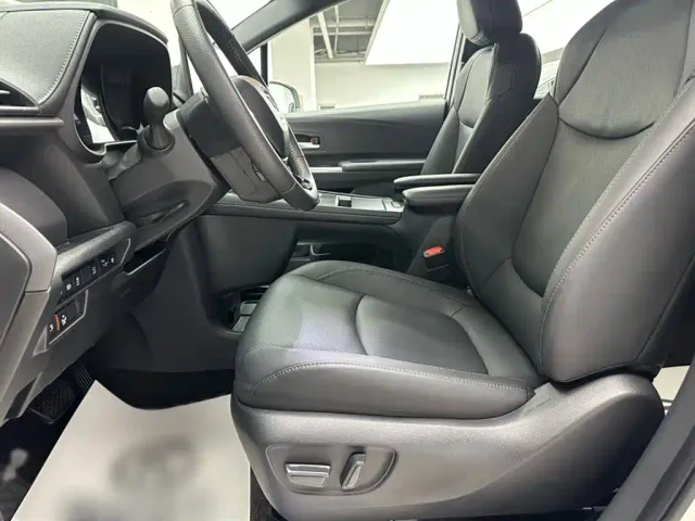 Toyota Sienna — Фото автомобиля 18