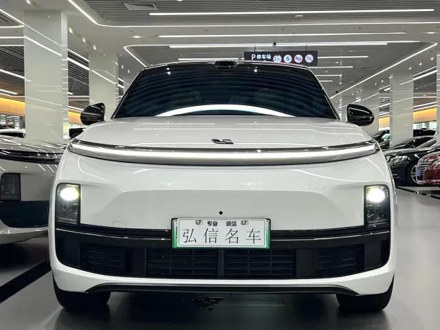 Li Auto L8 — Фото автомобиля 2