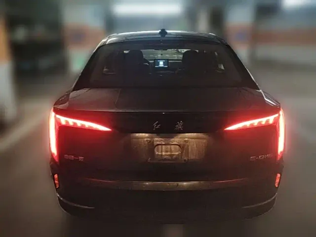Hongqi E-QM5 — Фото автомобиля 7
