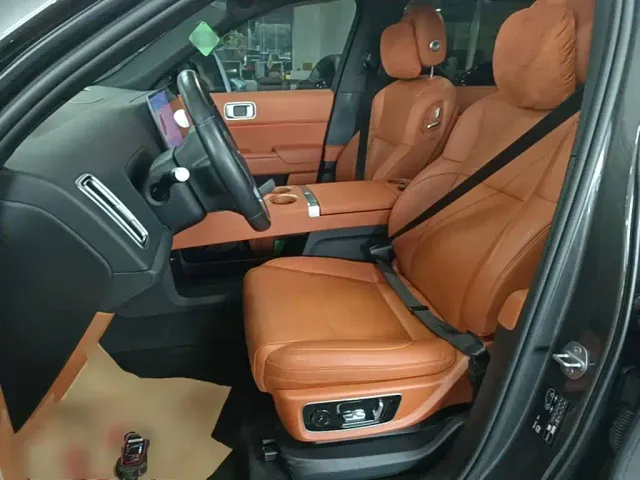 Li Auto L9 — Фото автомобиля 14