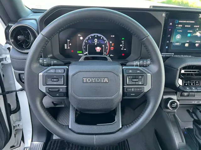 Toyota Prado — Фото автомобиля 12