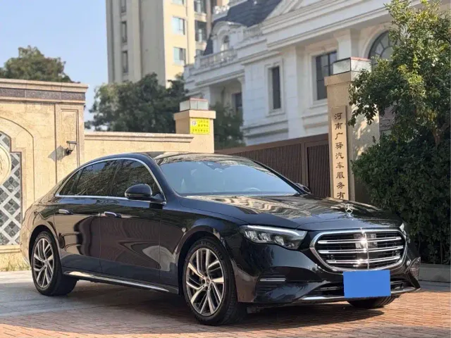 Mercedes-Benz E-Class — Фото автомобиля 3