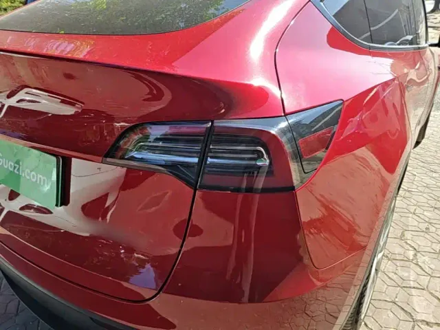 Tesla Model Y — Фото автомобиля 7