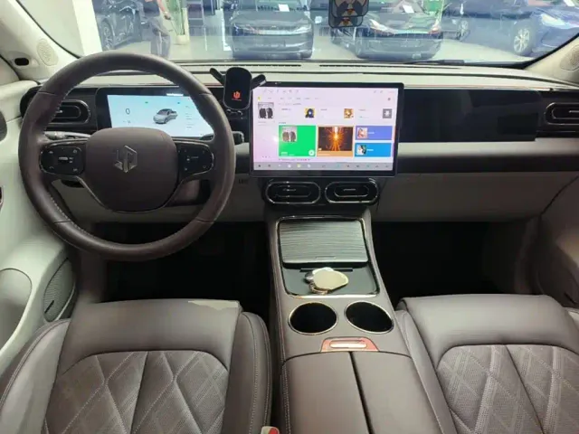 Leapmotor C11 — Фото автомобиля 9