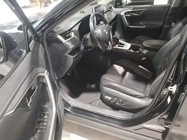 Toyota RAV4 — Фото автомобиля 15