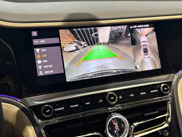 Bentley Flying Spur — Фото автомобиля 27