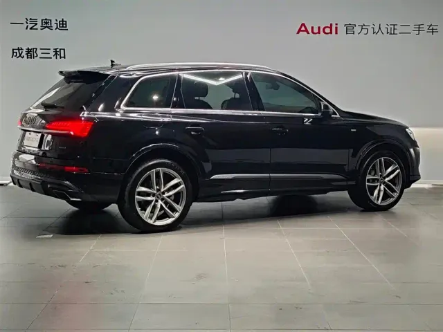 Audi Q7 — Фото автомобиля 4
