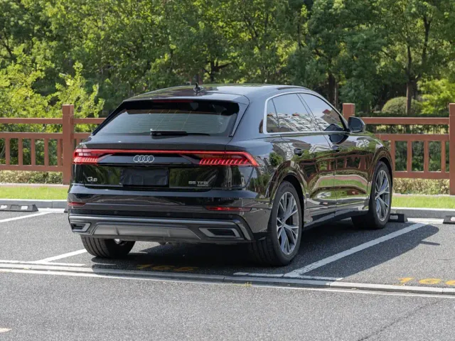 Audi Q8 — Фото автомобиля 5