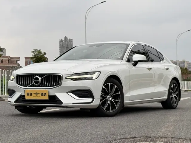 Volvo S60 — Фото автомобиля 16