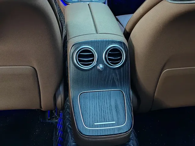 Mercedes-Benz E-Class — Фото автомобиля 10