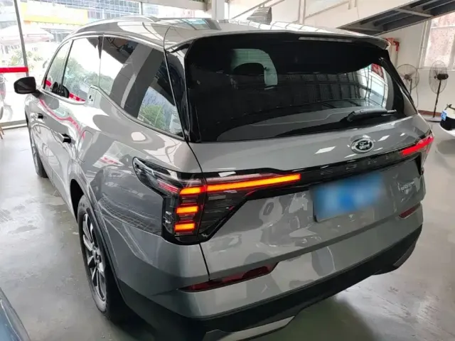 Ford Edge — Фото автомобиля 4