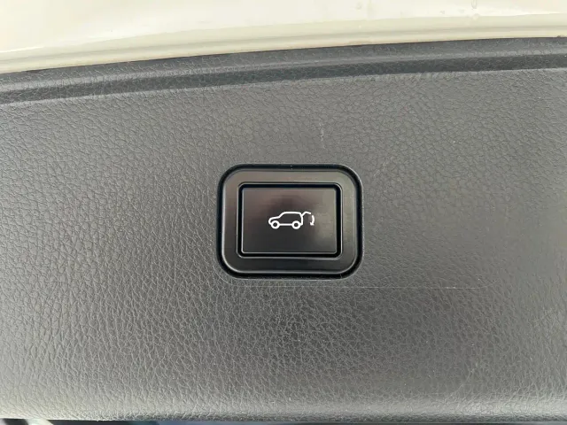 Changan CS95 — Фото автомобиля 21
