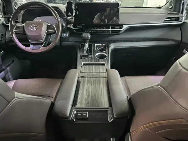 Toyota Sienna — Фото автомобиля 6