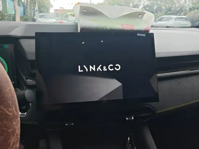 Lynk & Co 03 — Фото автомобиля 13