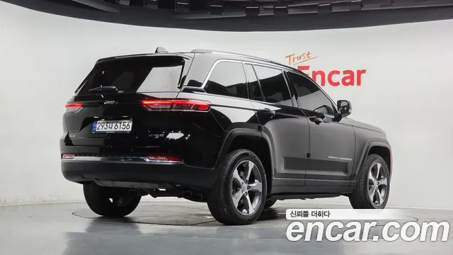 Jeep Cherokee Grand Cherokee(WL) 3.6 Limited — Фото автомобиля 2