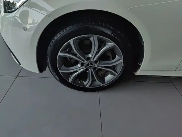 Mercedes-Benz E-Class — Фото автомобиля 22