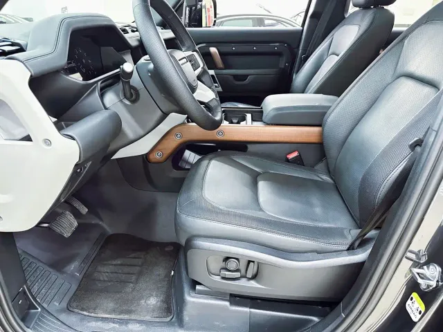 Land Rover Defender — Фото автомобиля 7