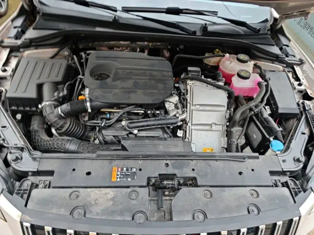 Roewe Roewe M7 DMH 2025 Base — Фото автомобиля 19