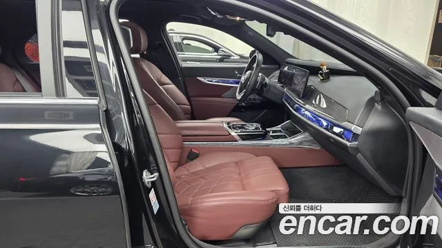 BMW 7-Series — Фото автомобиля 11