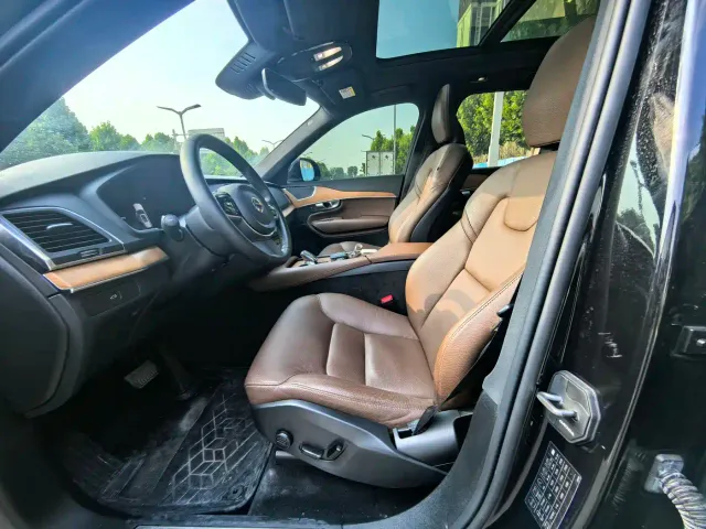 Volvo XC90 — Фото автомобиля 7