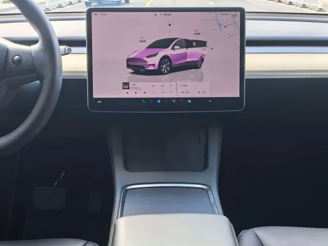 Tesla Model Y — Фото автомобиля 8