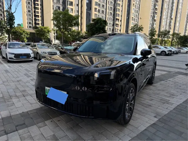 Фотография автомобиля — Lynk & Co 900