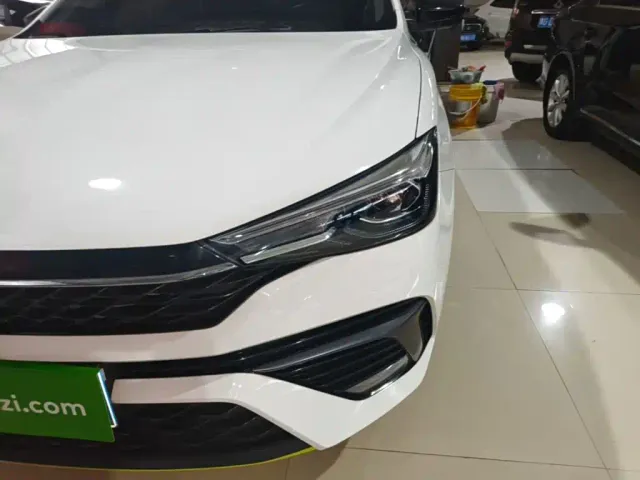 Roewe i5 — Фото автомобиля 23