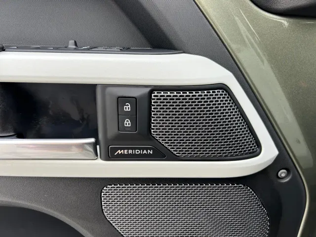Land Rover Defender — Фото автомобиля 21