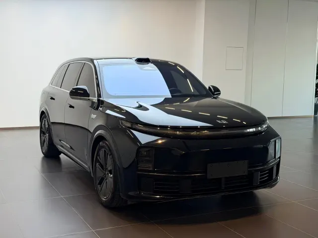 Li Auto L7 — Фото автомобиля 3