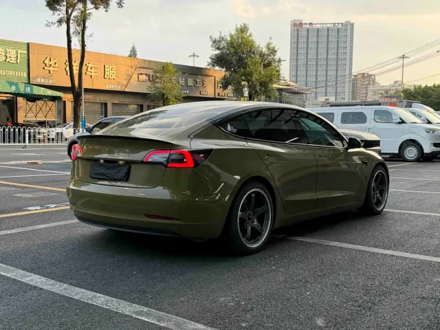 Tesla Model 3 — Фото автомобиля 8