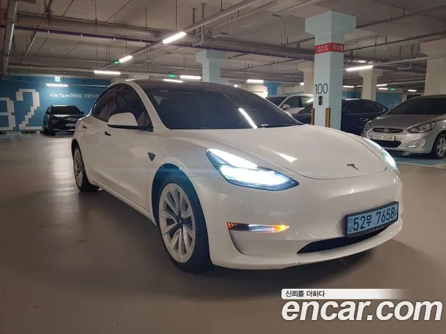 Фотография автомобиля — Tesla Model 3