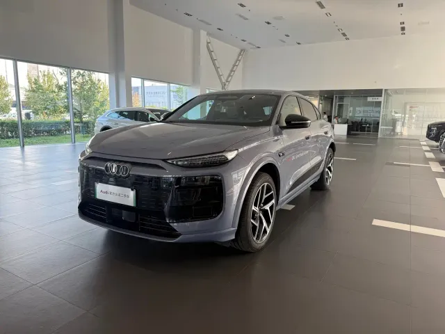 Фотография автомобиля — Audi Q6L Sportback e-tron