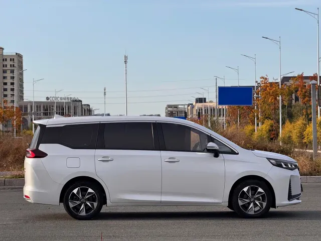 GAC Trumpchi M6 — Фото автомобиля 4