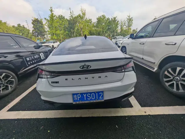 Hyundai Elantra — Фото автомобиля 4