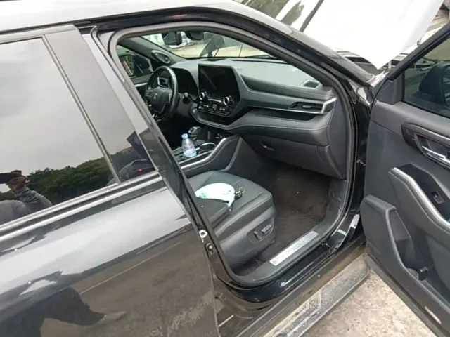 Toyota Crown Kluger — Фото автомобиля 8