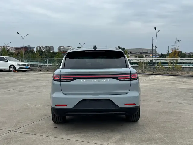 Leapmotor C11 — Фото автомобиля 6