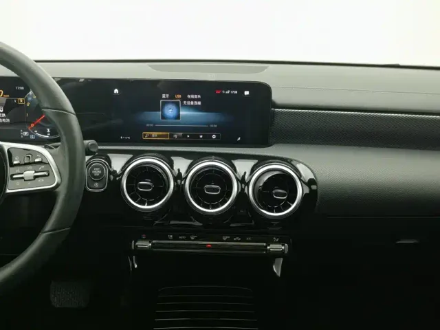Mercedes-Benz A-Class — Фото автомобиля 12