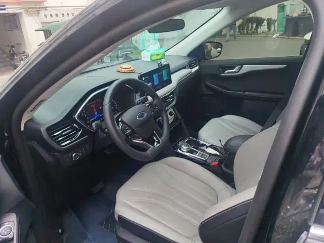Ford Escape — Фото автомобиля 9