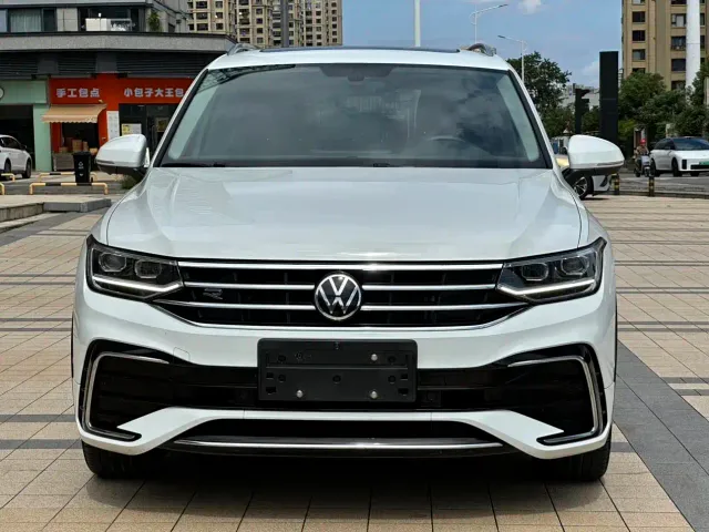 Volkswagen Tiguan L — Фото автомобиля 2