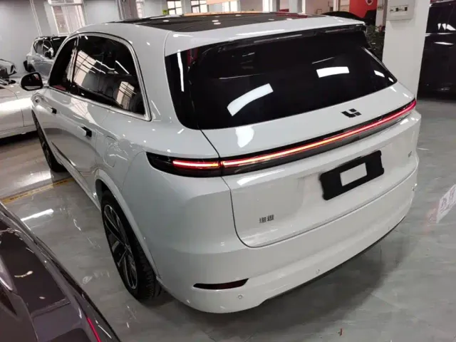Li Auto L7 — Фото автомобиля 22