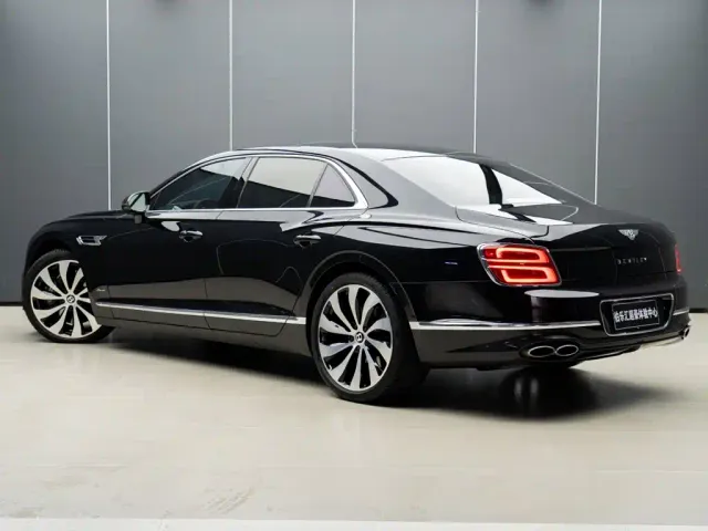 Bentley Flying Spur — Фото автомобиля 6