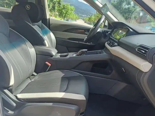 Dongfeng Fengshen E70 — Фото автомобиля 4