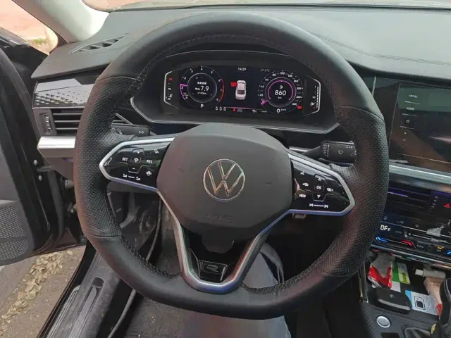 Volkswagen Passat — Фото автомобиля 15